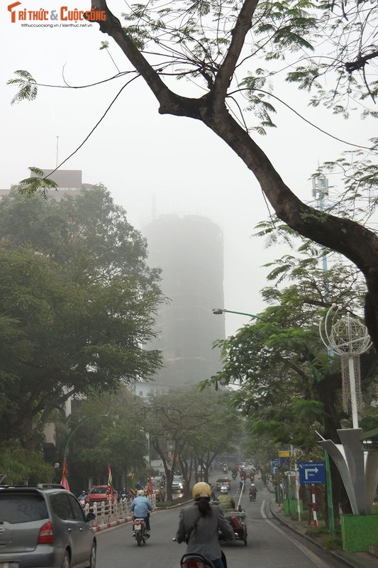 Ha Noi ngap trong suong mu, giao thong di lai kho khan-Hinh-9