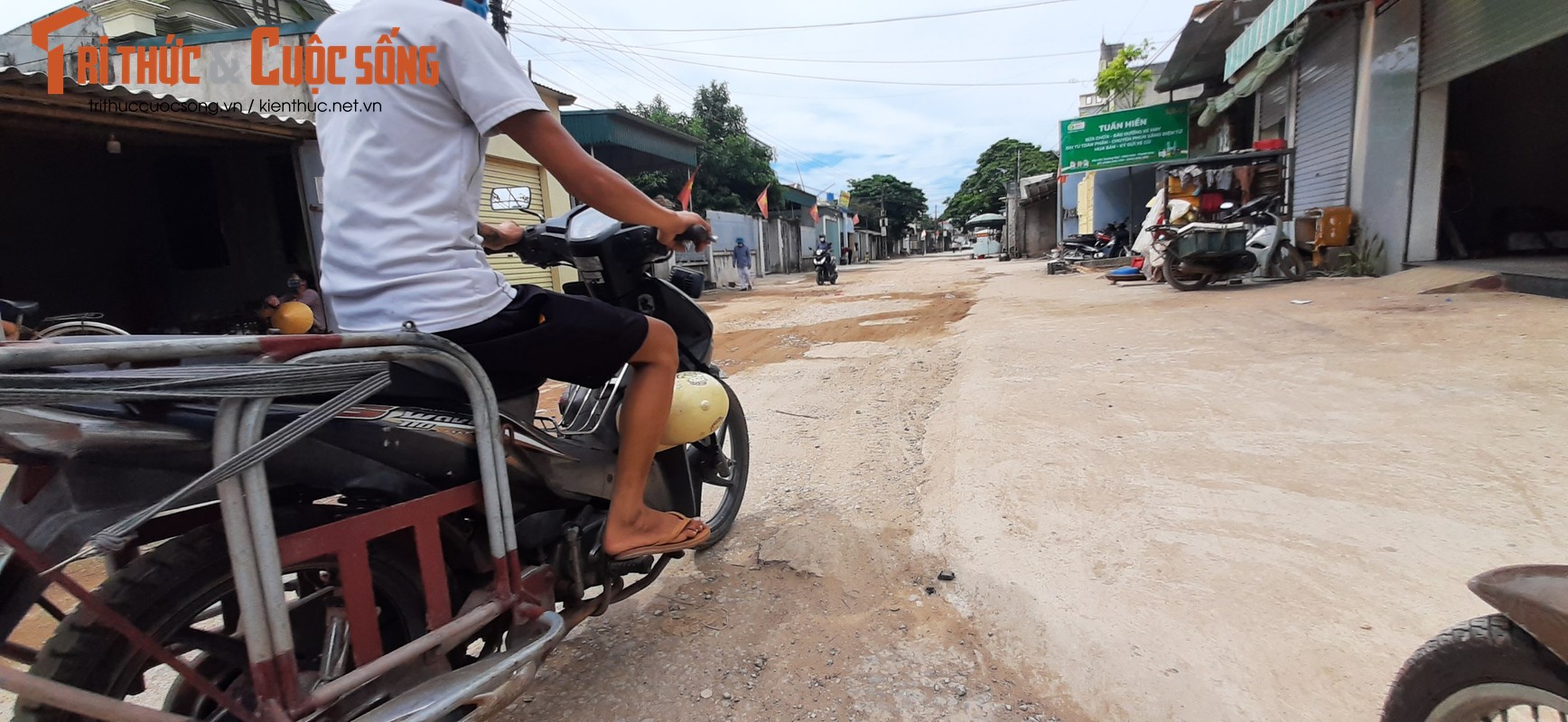 Xe tai bam nat duong 4C o Thanh Hoa-Hinh-8