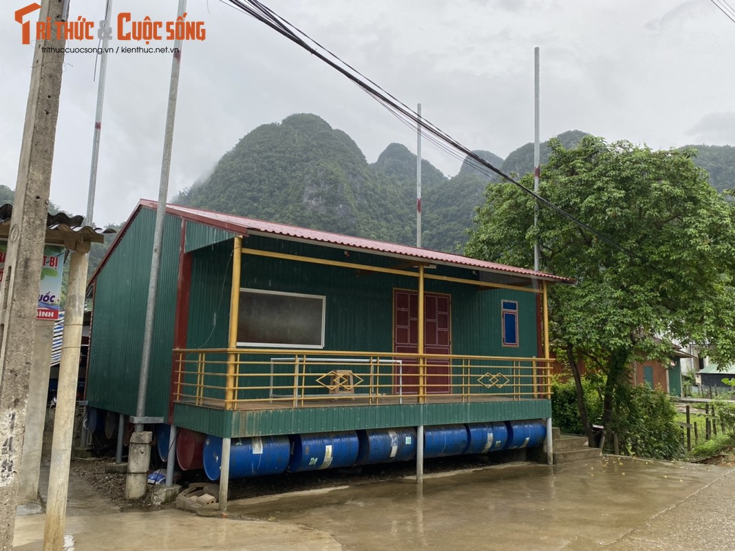 Doc dao nhung ngoi nha phao noi vung “ron lu” Quang Binh-Hinh-7