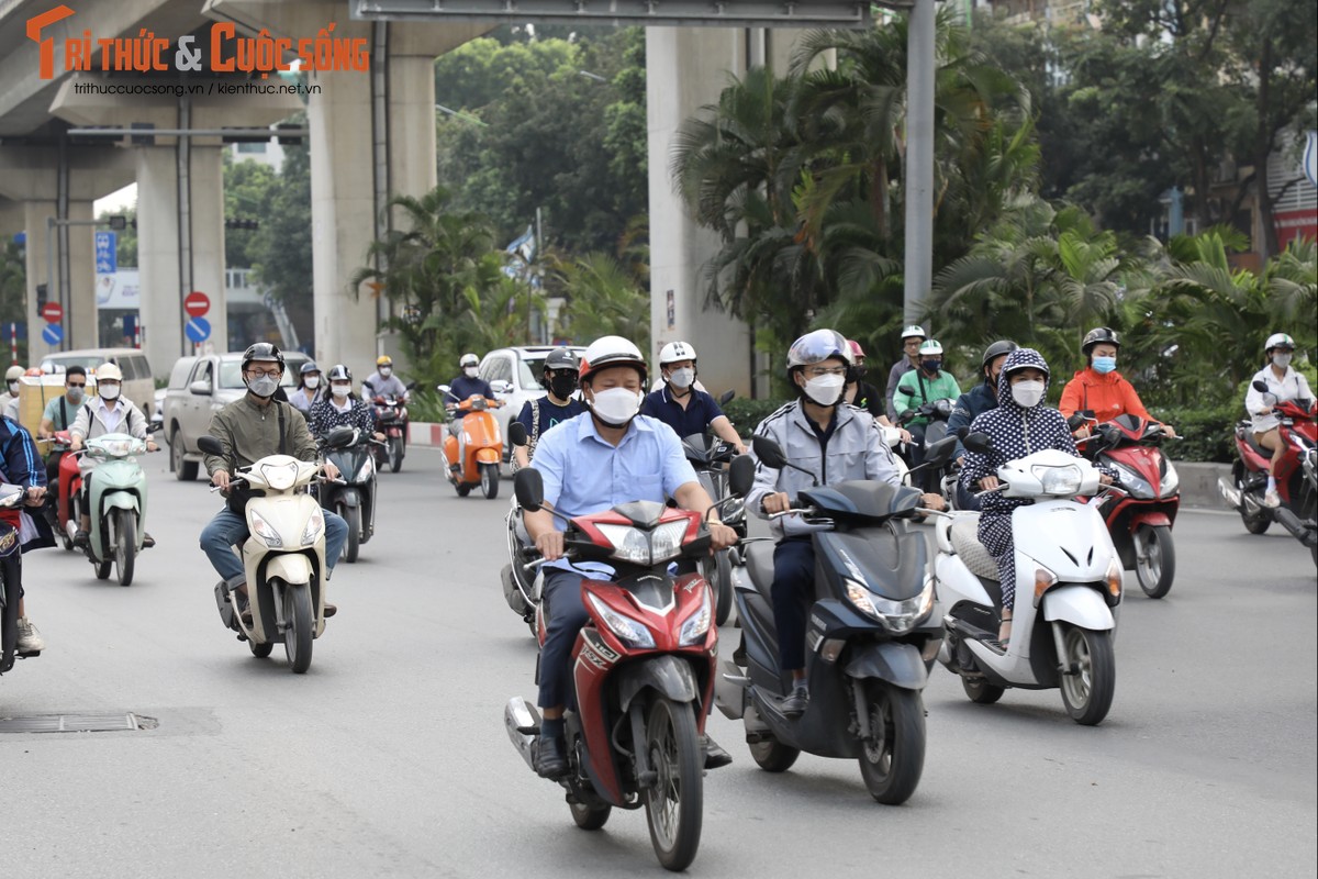 Ha Noi: Gan 4 thang phan lan, duong Nguyen Trai van hon loan-Hinh-3