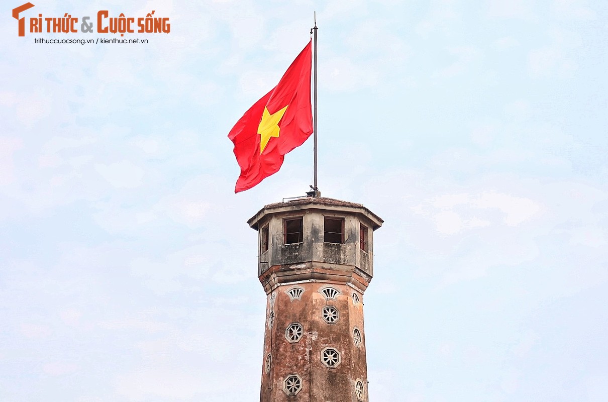 Ha Noi ruc ro co hoa chao mung Ngay Giai phong mien Nam-Hinh-6