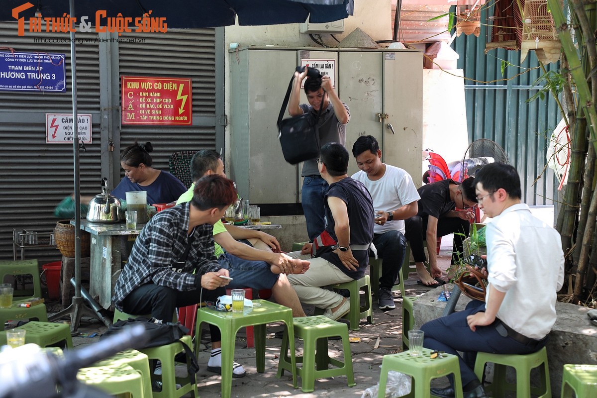 Ha Noi: Nang nong dinh diem nhu thieu dot khien nguoi dan vat va-Hinh-10