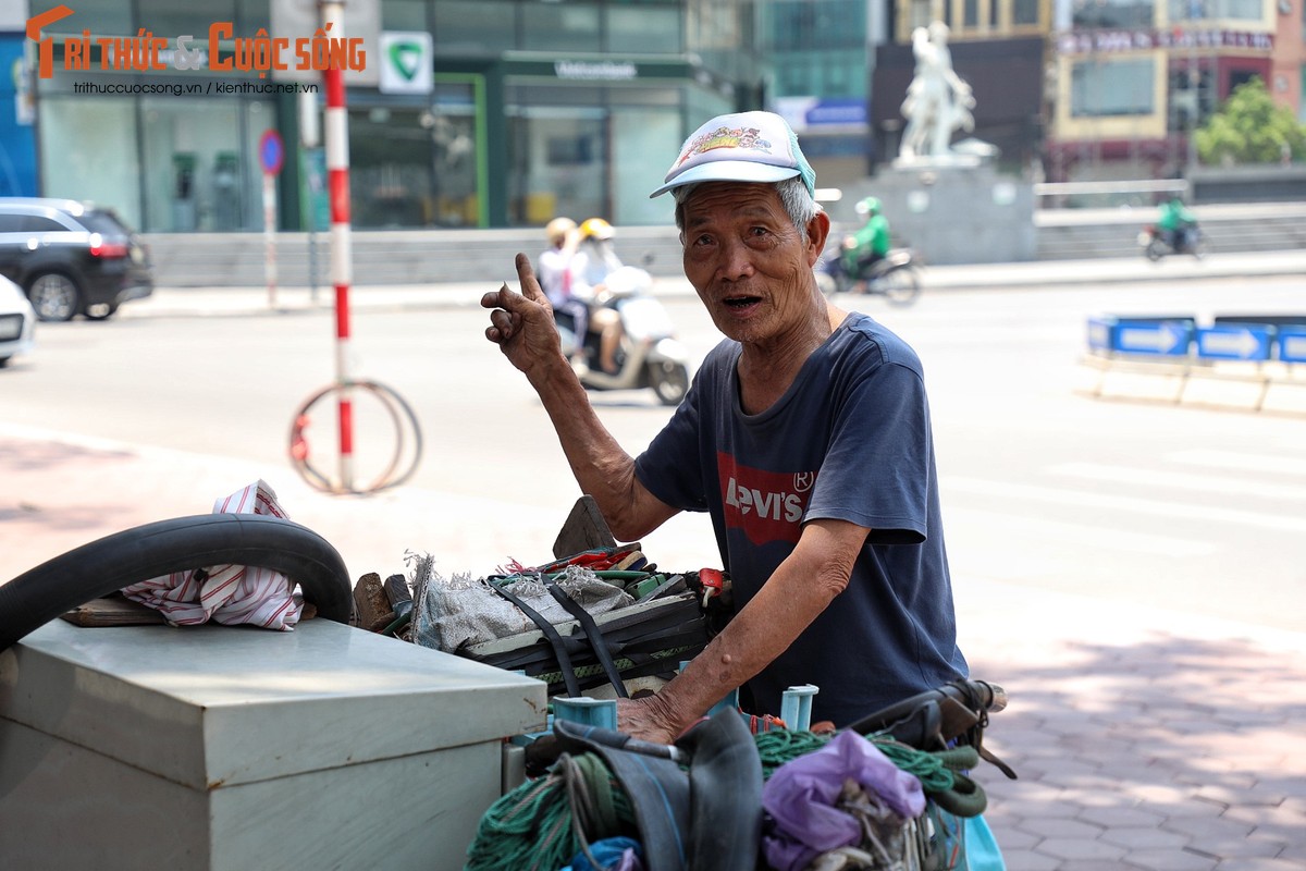 Ha Noi: Nang nong dinh diem nhu thieu dot khien nguoi dan vat va-Hinh-5