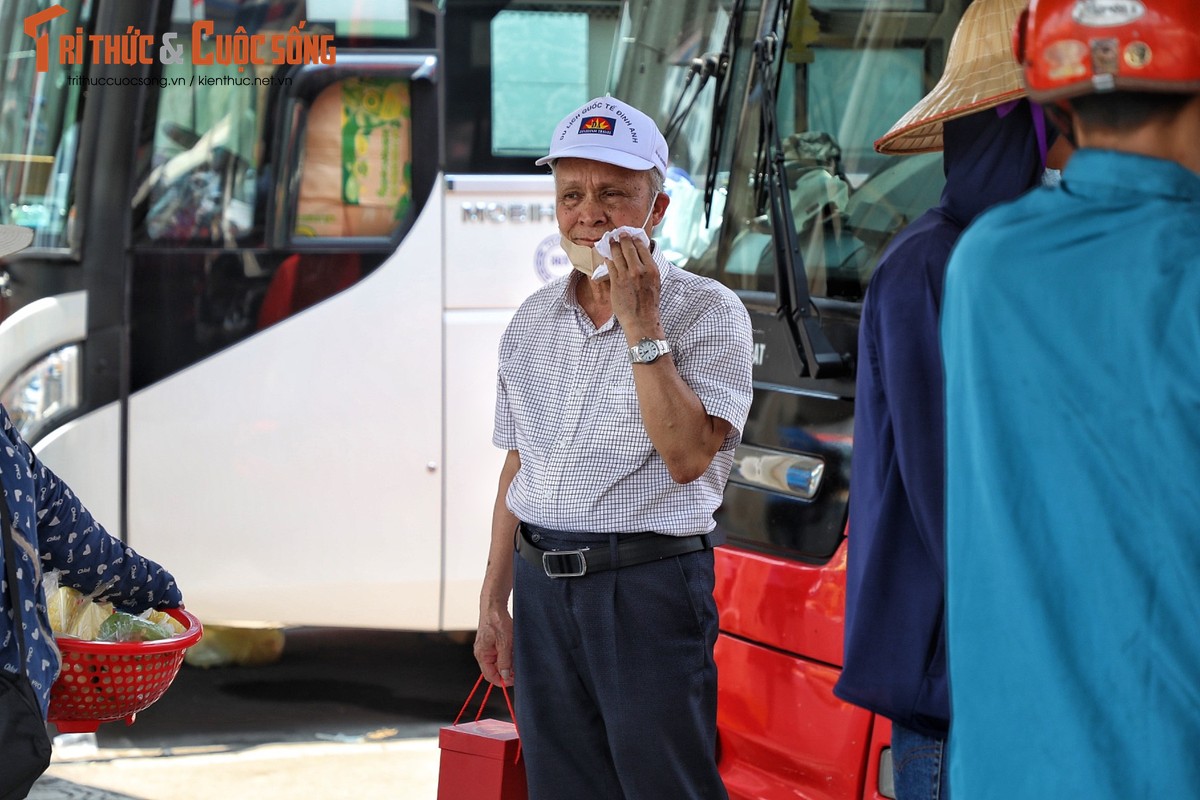 Ha Noi: Nang nong dinh diem nhu thieu dot khien nguoi dan vat va-Hinh-8