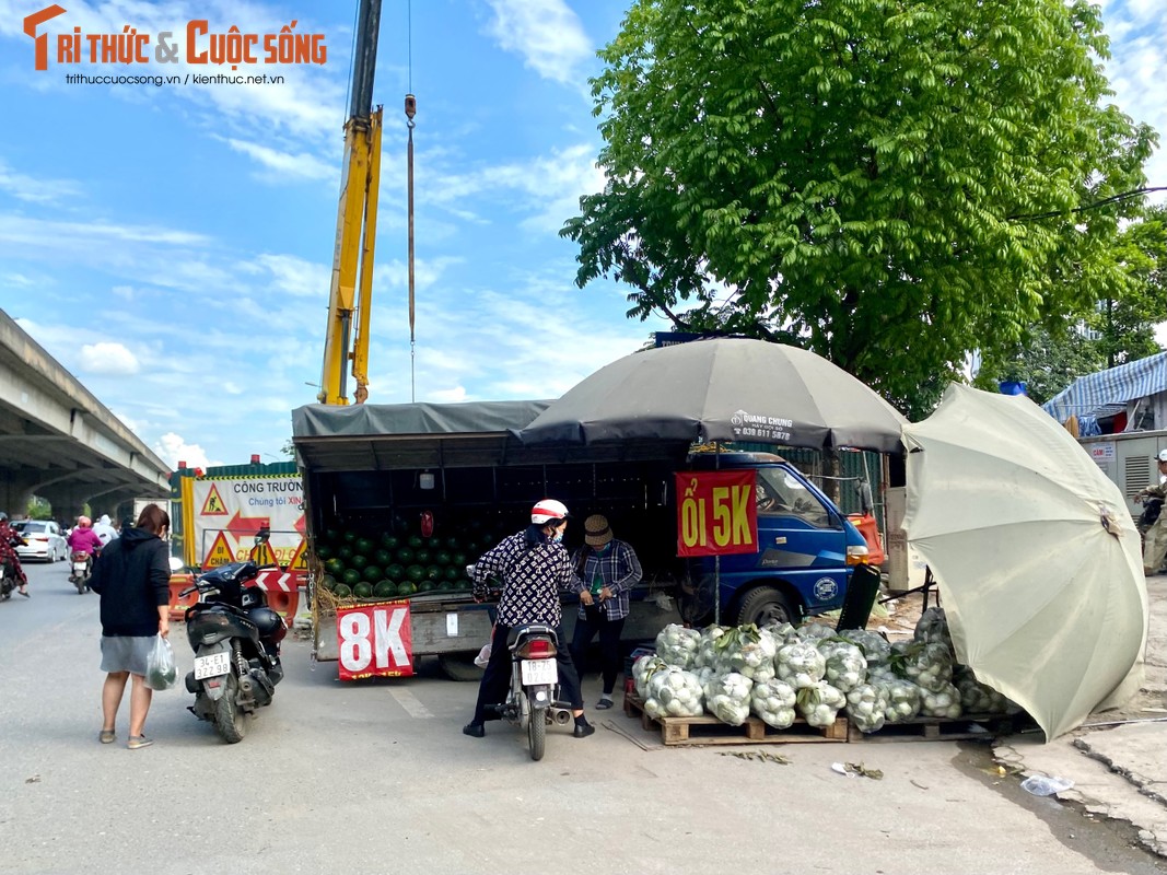 Ha Noi: Muon kieu lan chiem long duong, via he tren duong Nguyen Xien-Hinh-10