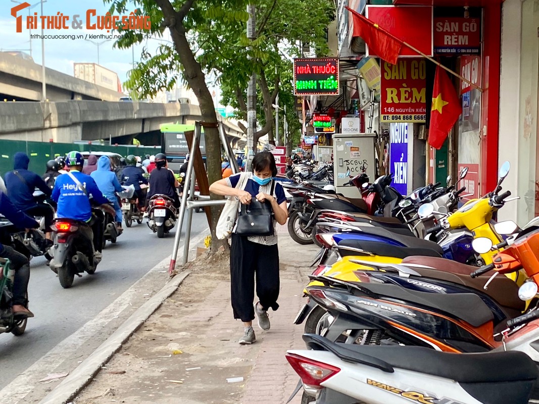 Ha Noi: Muon kieu lan chiem long duong, via he tren duong Nguyen Xien-Hinh-4