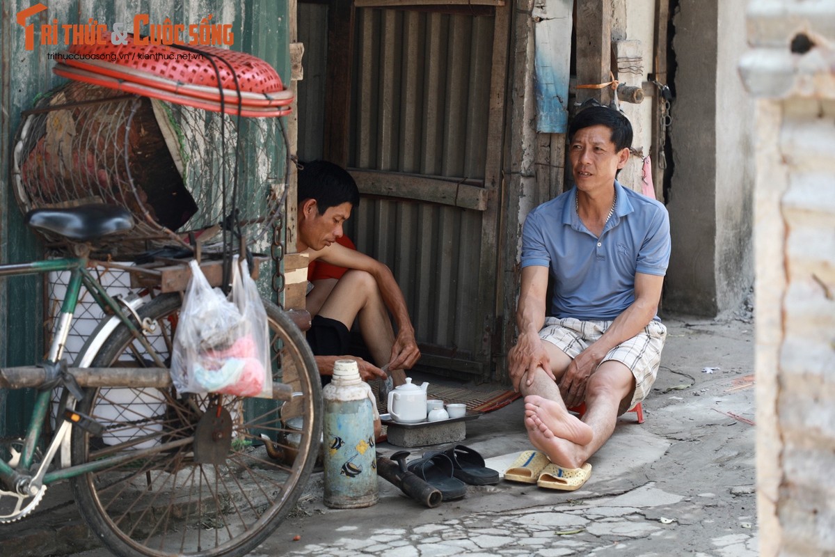 Nguoi lao dong ngheo o chan cau Long Bien mat ngu vi nang nong-Hinh-4