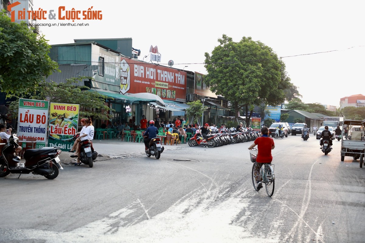 Ha Noi: Via he phuong Dinh Cong bi chiem dung ca ngay lan dem-Hinh-12