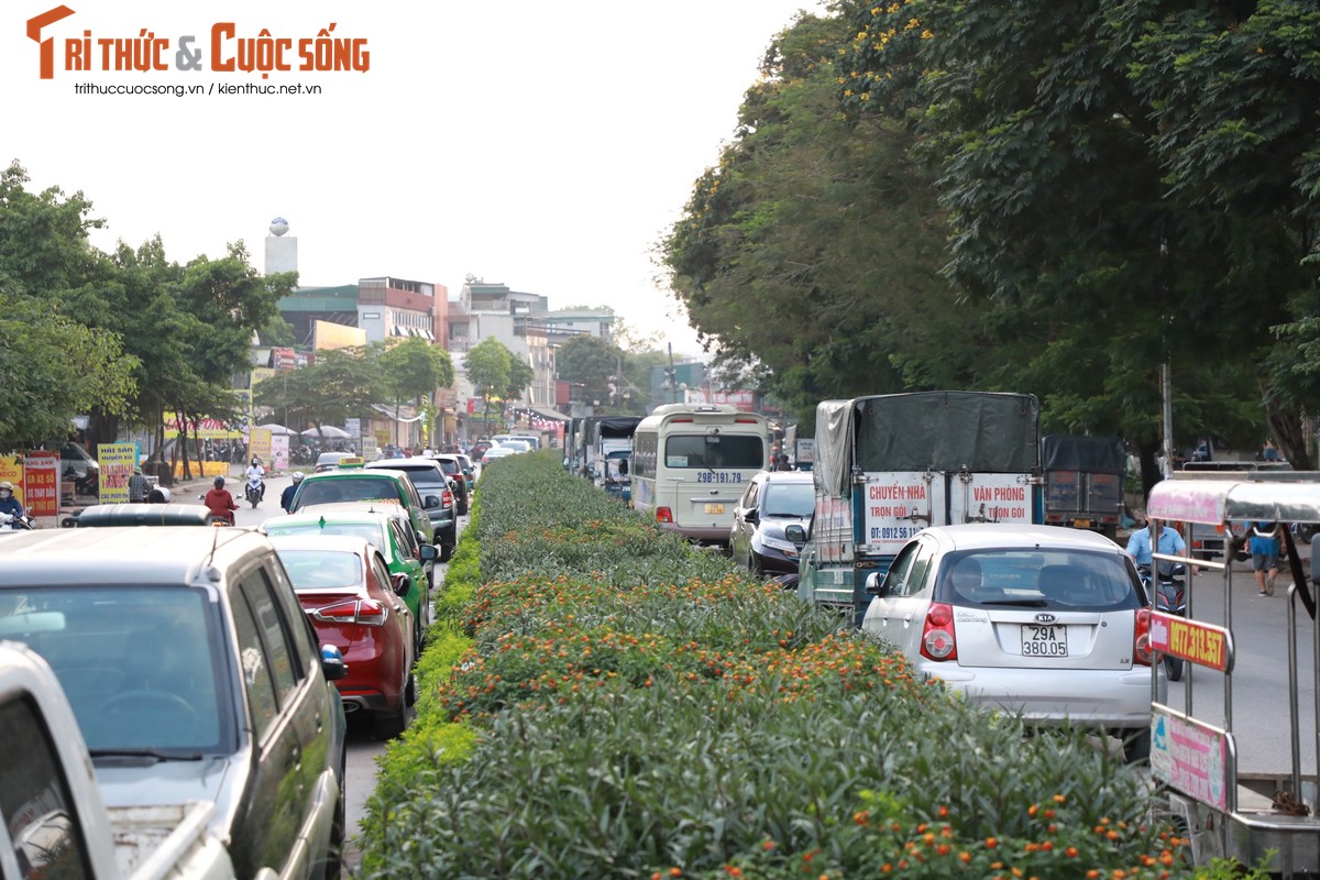 Ha Noi: Via he phuong Dinh Cong bi chiem dung ca ngay lan dem-Hinh-2