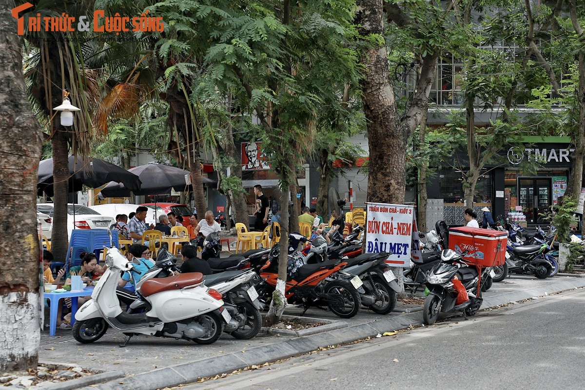 Ha Noi: Via he phuong Dinh Cong bi chiem dung ca ngay lan dem-Hinh-5