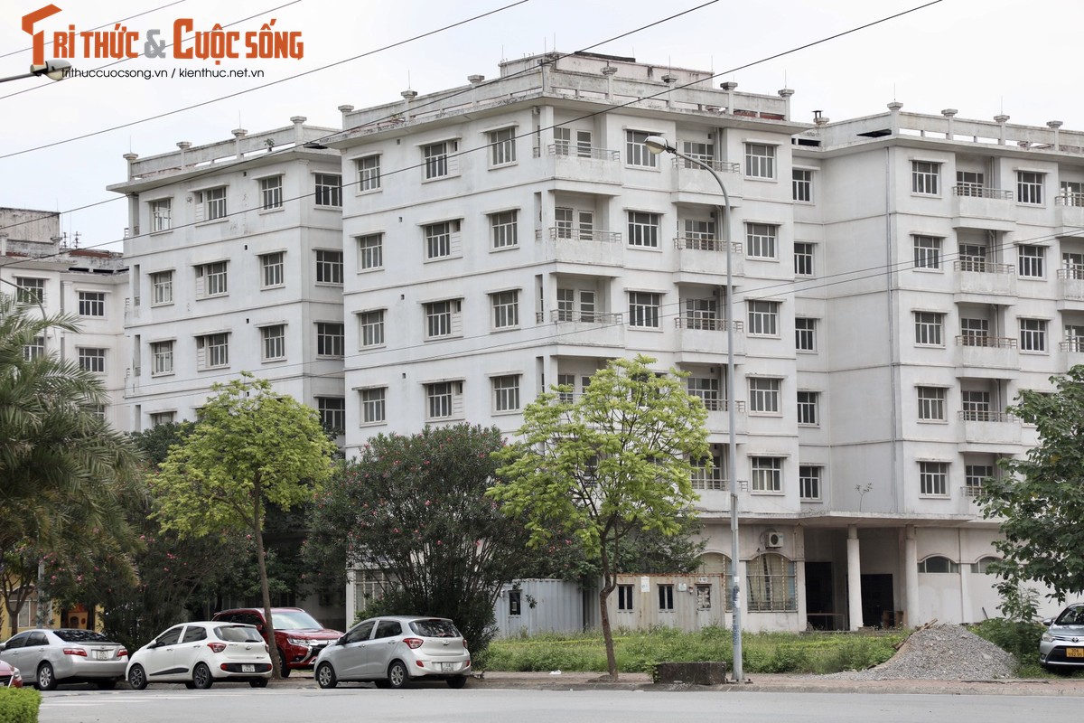 Ha Noi: Xot xa 3 toa nha tai dinh cu “bo hoang” hang chuc nam-Hinh-11