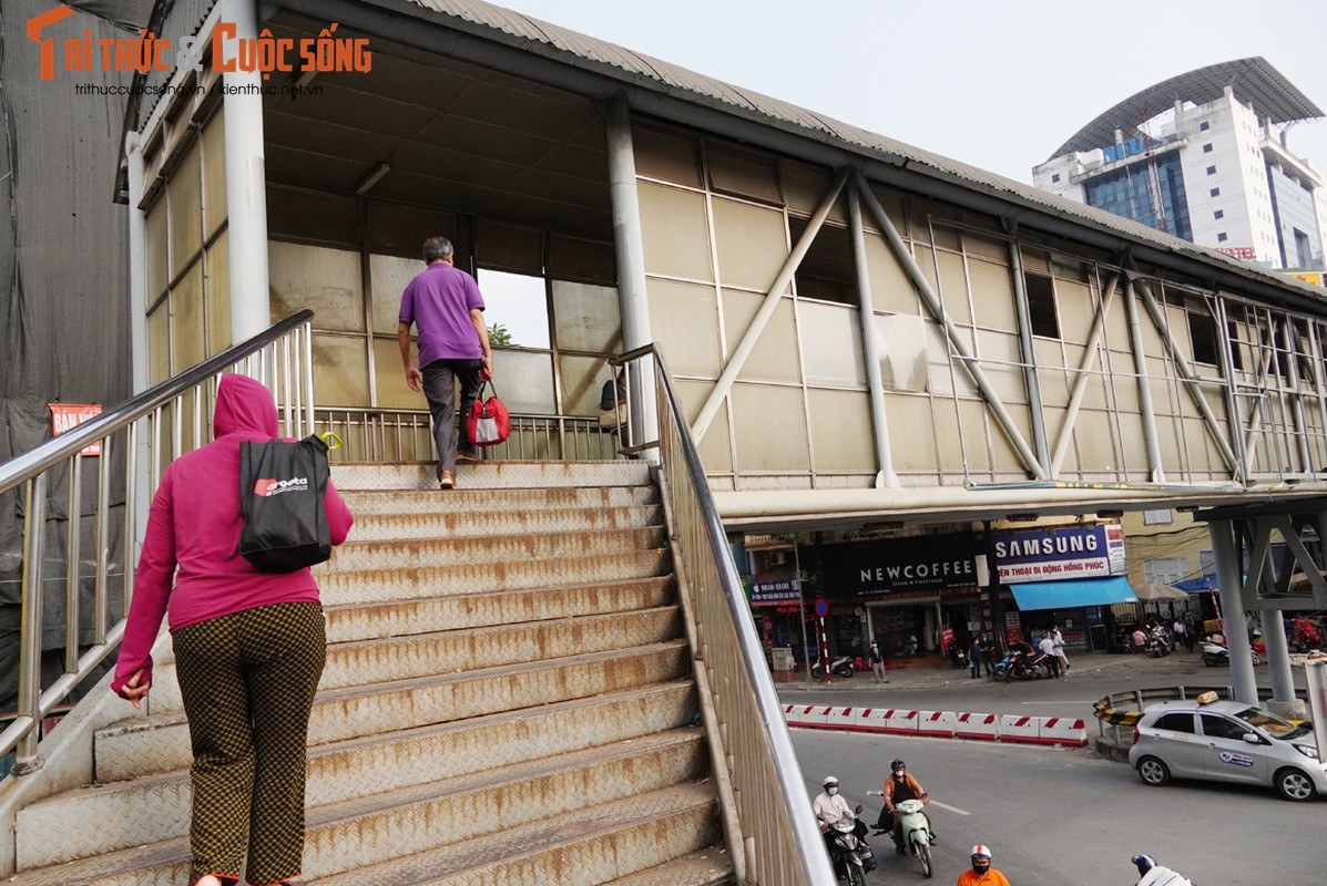 Ha Noi: Vo tu sang duong, nguoi dan nhu “dua gion voi tu than“-Hinh-18