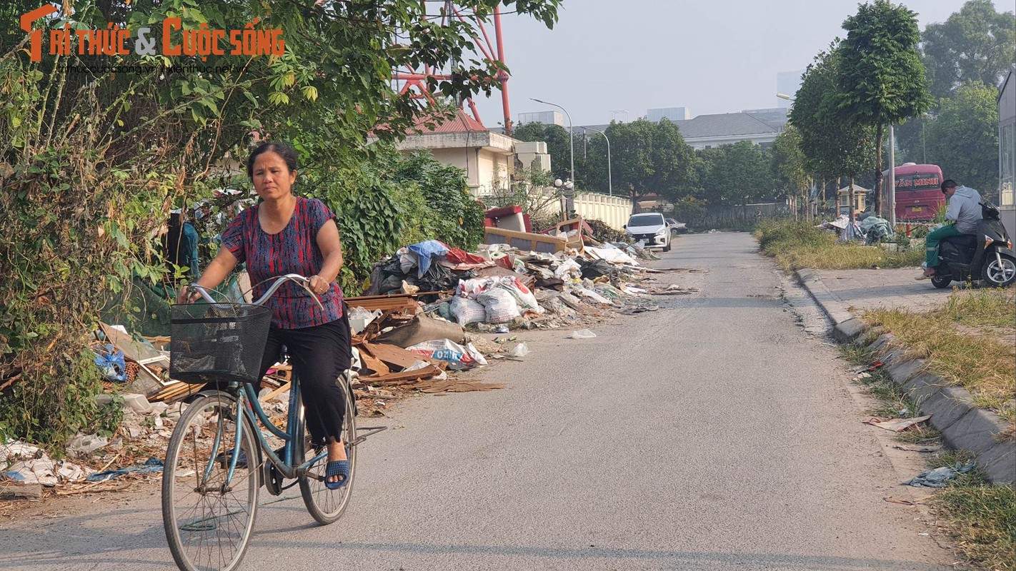 Ha Noi: Rac thai, bui bua vay Khu tap the dai VOV Me Tri-Hinh-9