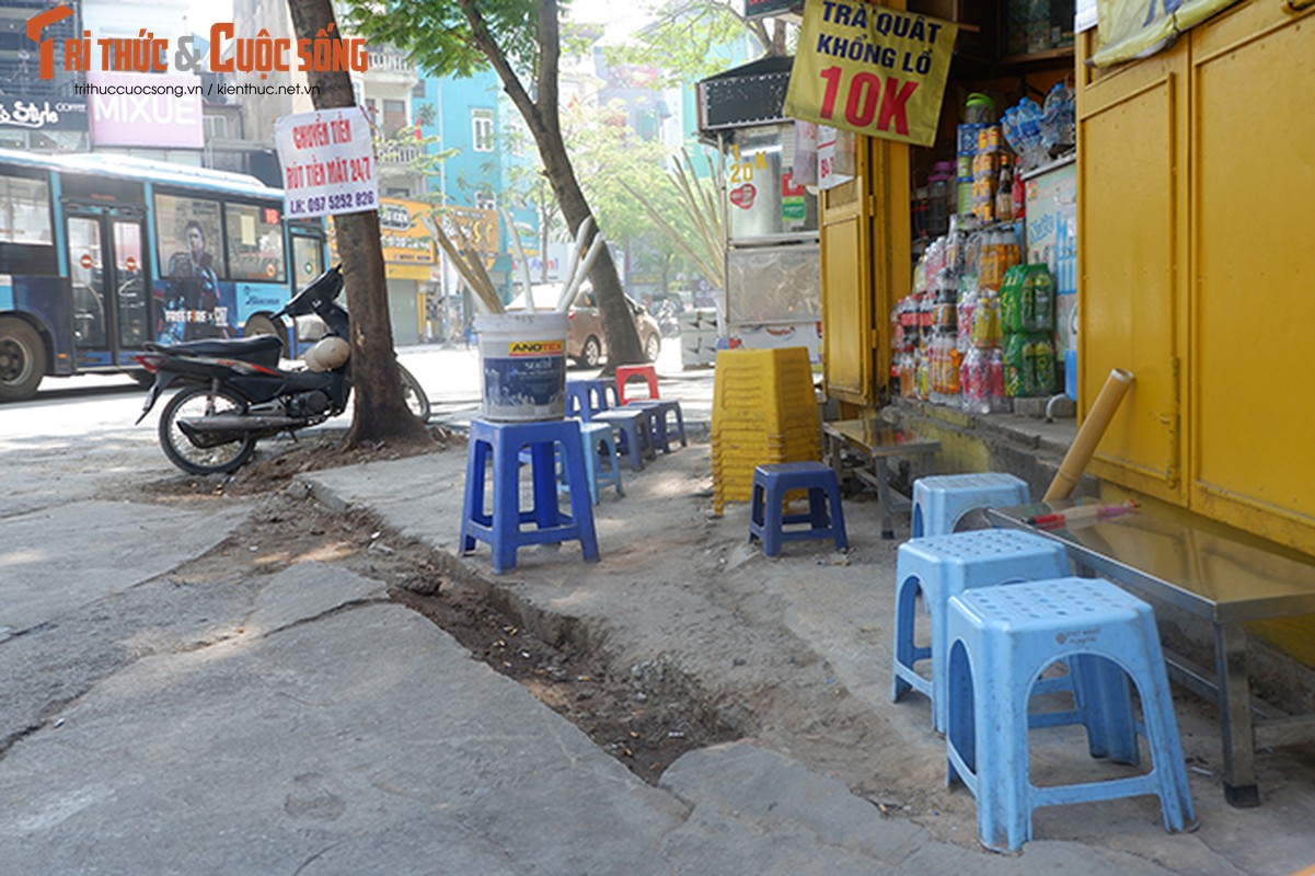 Duong pho Ha Noi bot ngot ngat trong ngay dau nghi Tet duong lich-Hinh-6