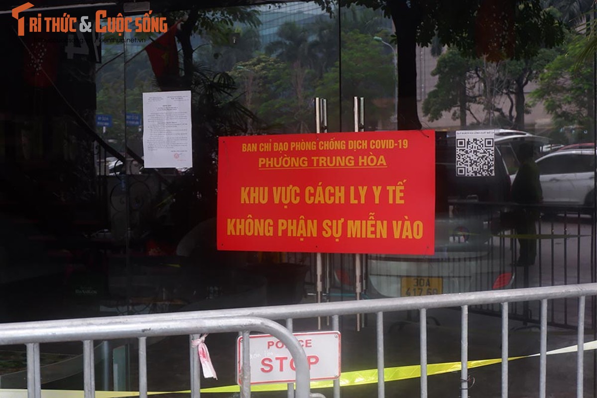 Ha Noi: Can canh quan karaoke mo “chui” o Tran Duy Hung co 4 F0-Hinh-9