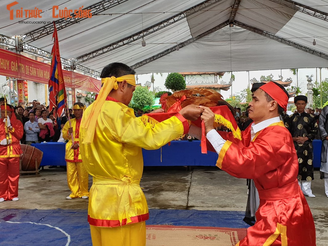 Le hoi the khong tham nhung: Van vang bong 