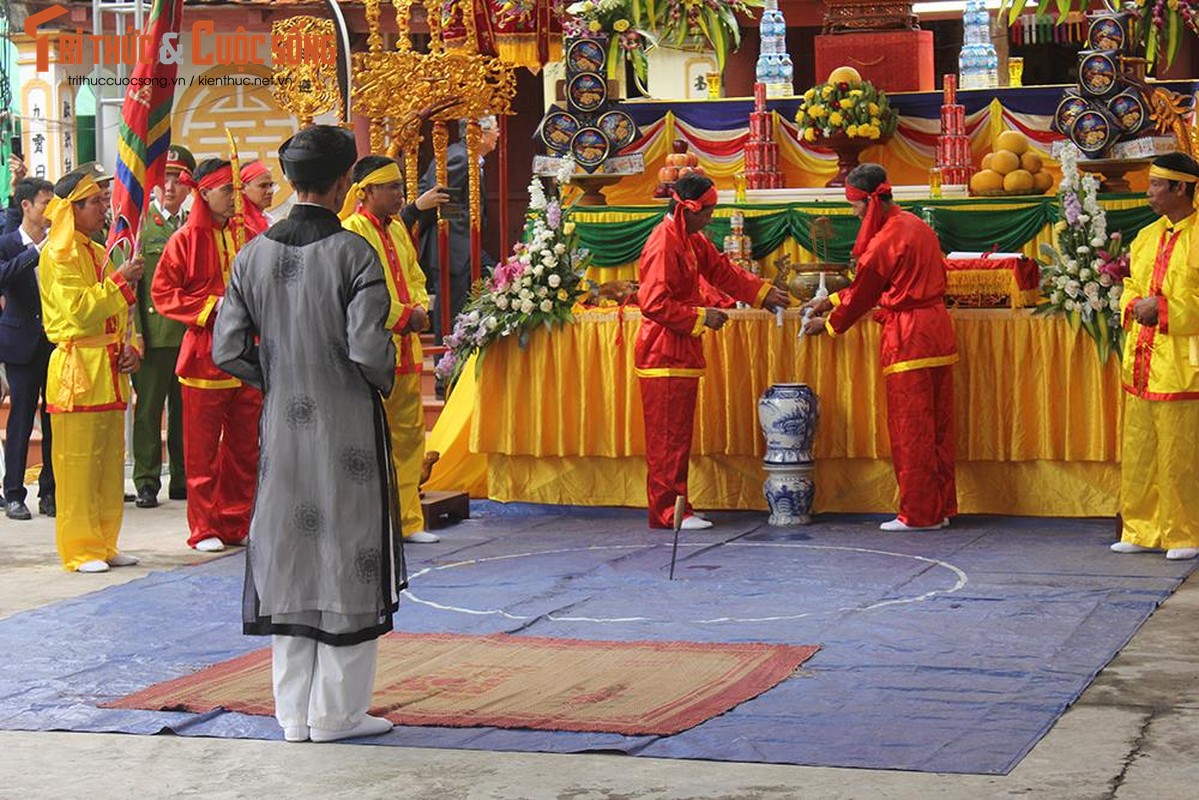 Le hoi the khong tham nhung: Van vang bong 