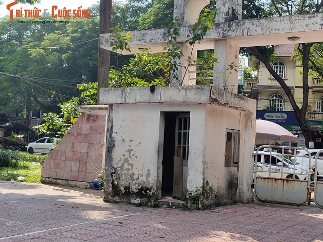 Ha Noi: Can canh cong vien Bac Linh Dam xap xe, de hoang phe-Hinh-6