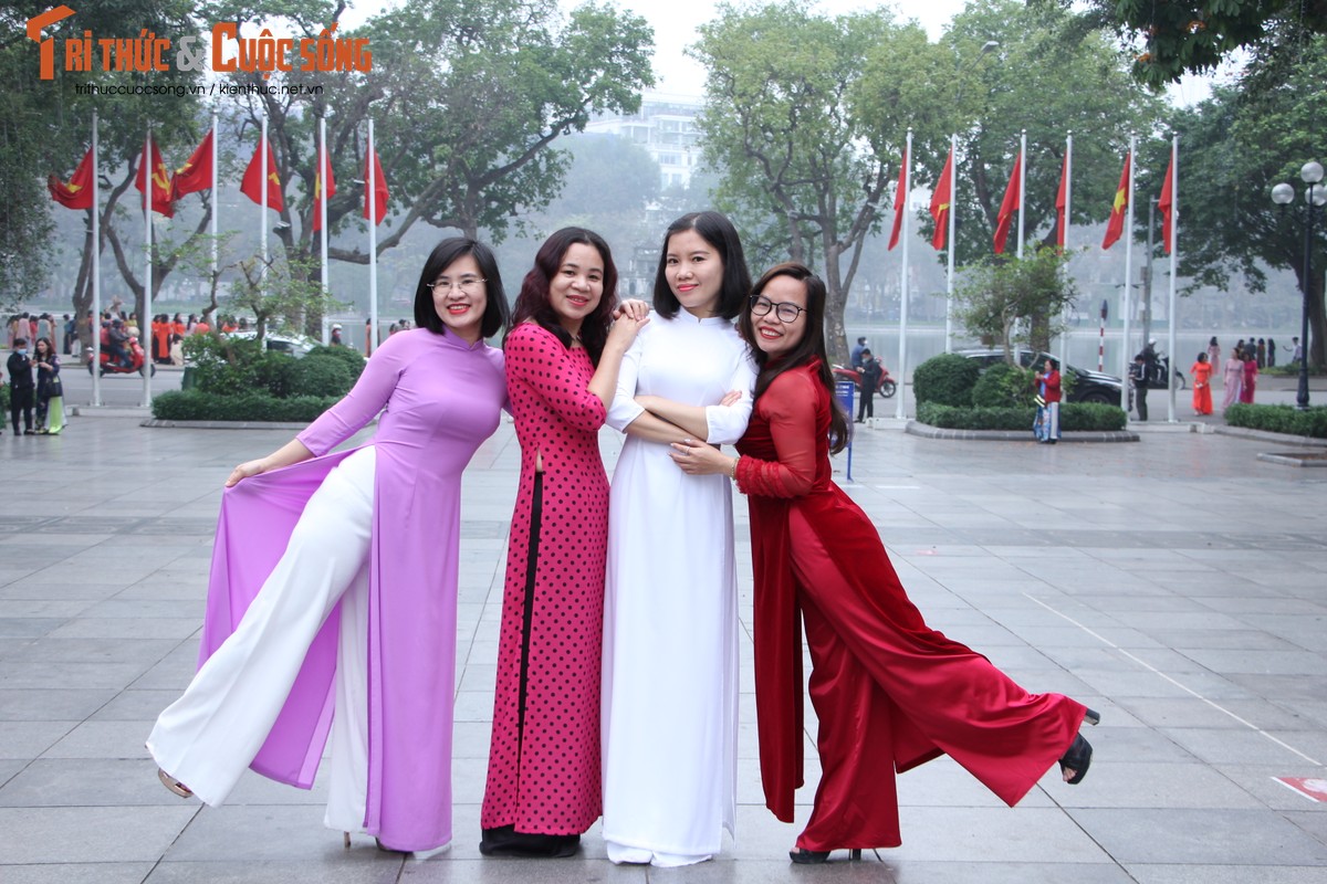 Quoc te Phu nu 8/3: Net dep nu can bo, nhan vien VUSTA trong ta ao dai-Hinh-14