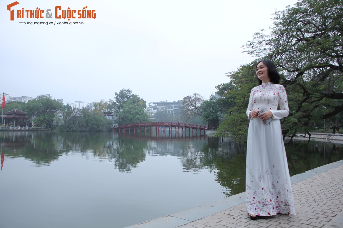 Quoc te Phu nu 8/3: Net dep nu can bo, nhan vien VUSTA trong ta ao dai-Hinh-2