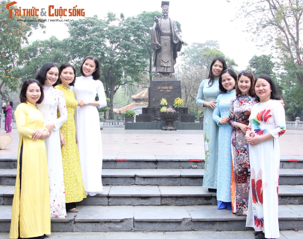 Quoc te Phu nu 8/3: Net dep nu can bo, nhan vien VUSTA trong ta ao dai-Hinh-9