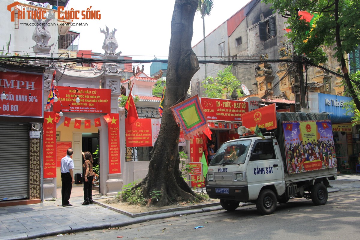 Ha Noi trang hoang chao don ngay hoi non song 23/5-Hinh-10