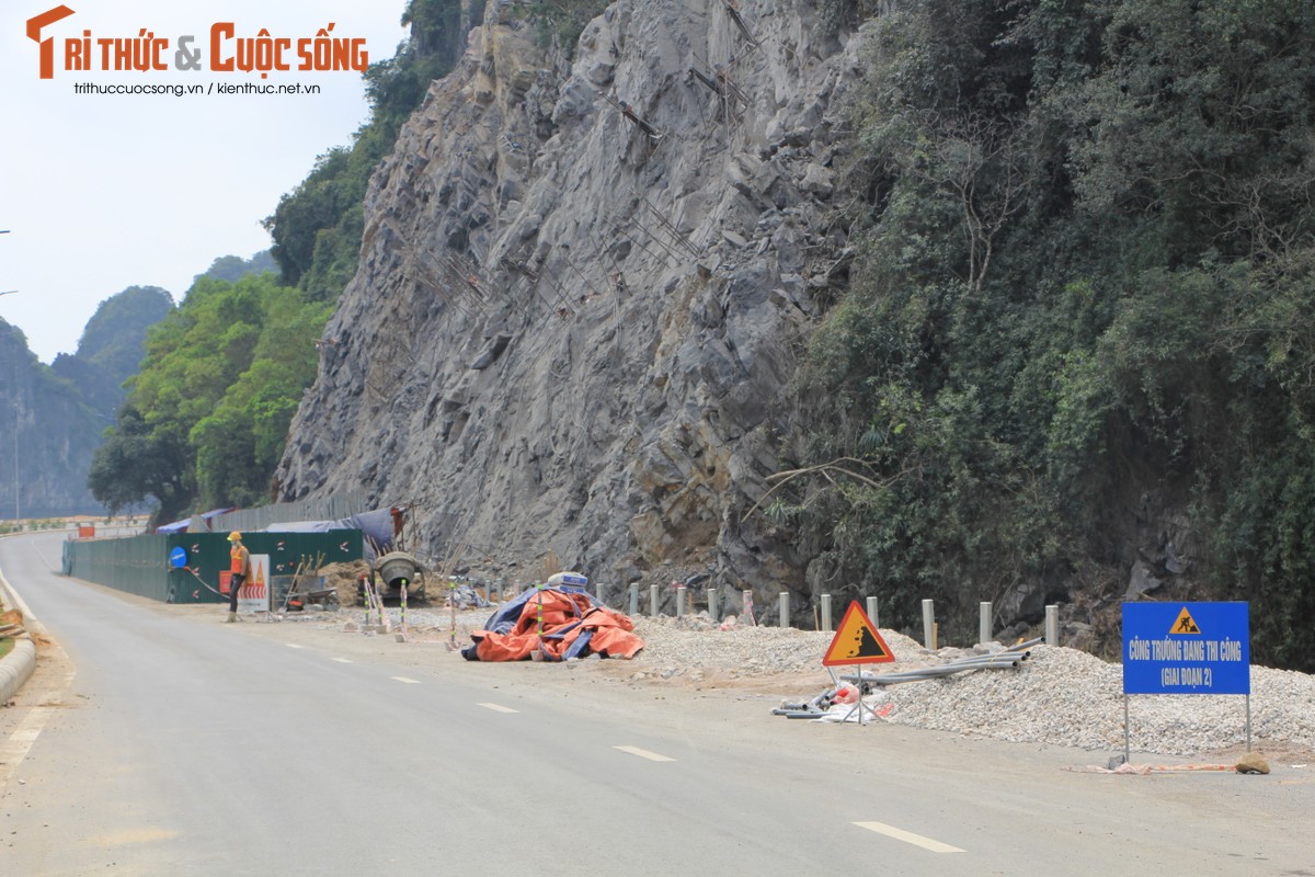 Nguoi dan lo ngai tuyen duong Ha Long - Cam Pha tiem an nhieu nguy co tai nan-Hinh-12