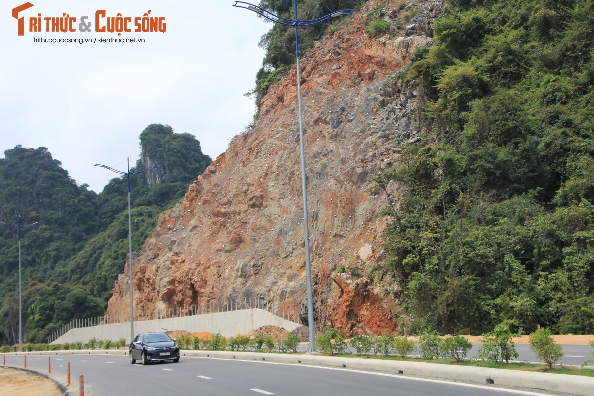 Nguoi dan lo ngai tuyen duong Ha Long - Cam Pha tiem an nhieu nguy co tai nan-Hinh-4