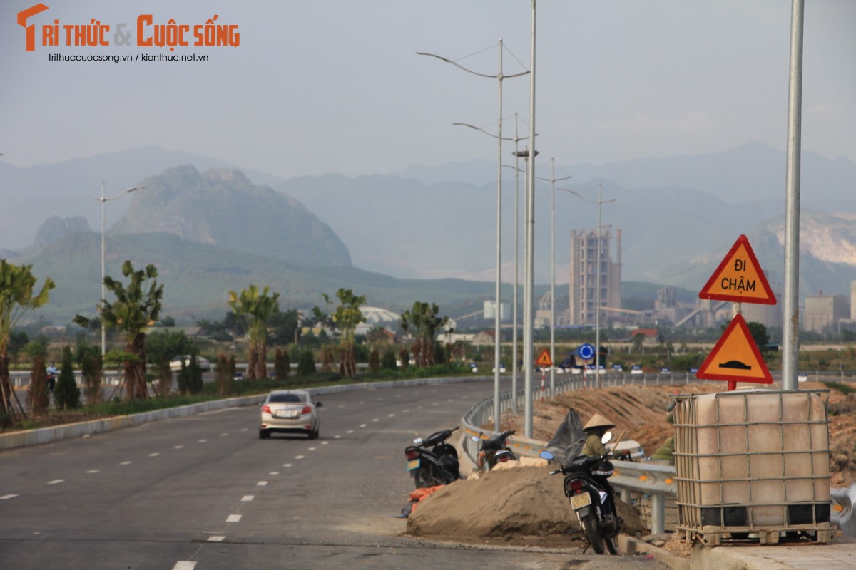 Quang Ninh: Sau khanh thanh, du an cau Tinh Yeu van ngon ngang, mat ATGT-Hinh-2