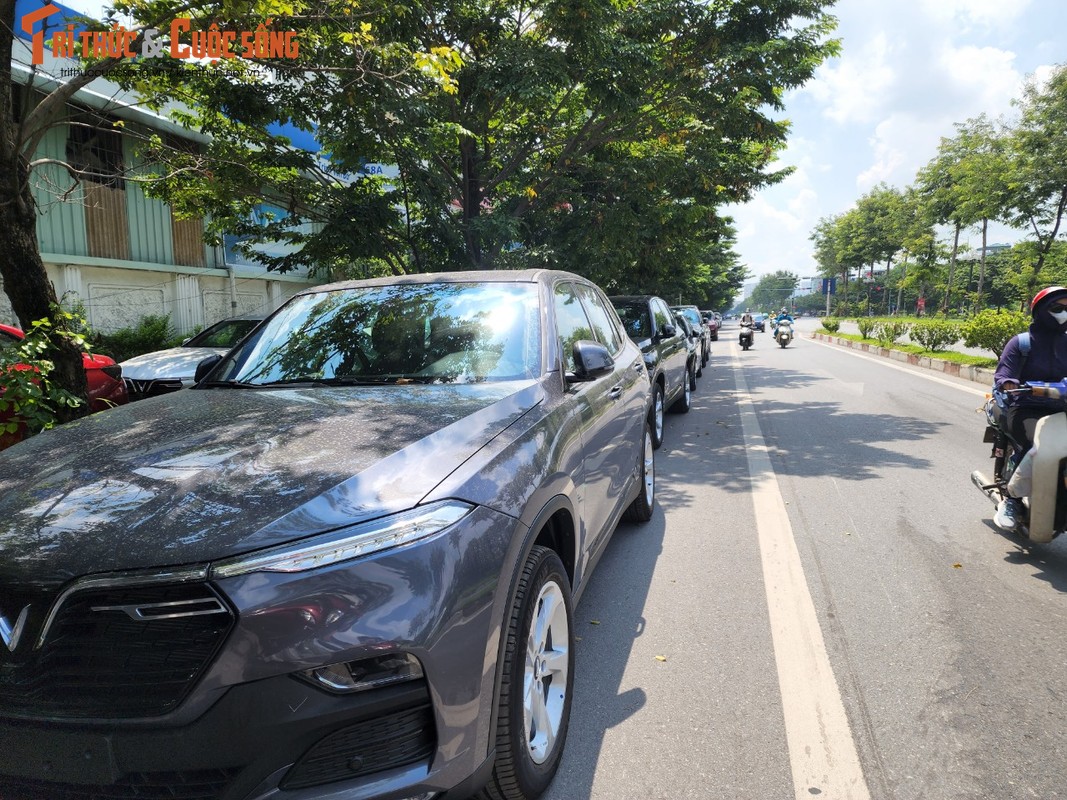 Ha Noi: O to “bua vay” via he, chiem dung long duong Trinh Van Bo-Hinh-5