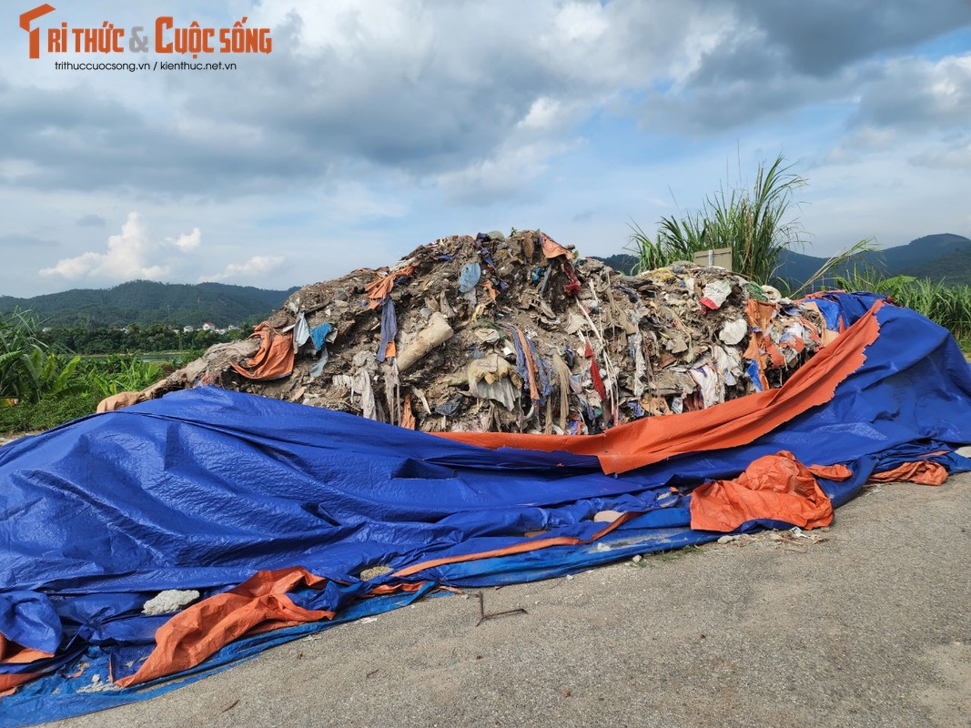 Hoa Binh: Bai rac khong lo “nhan chim” duong Truong Han Sieu-Hinh-5