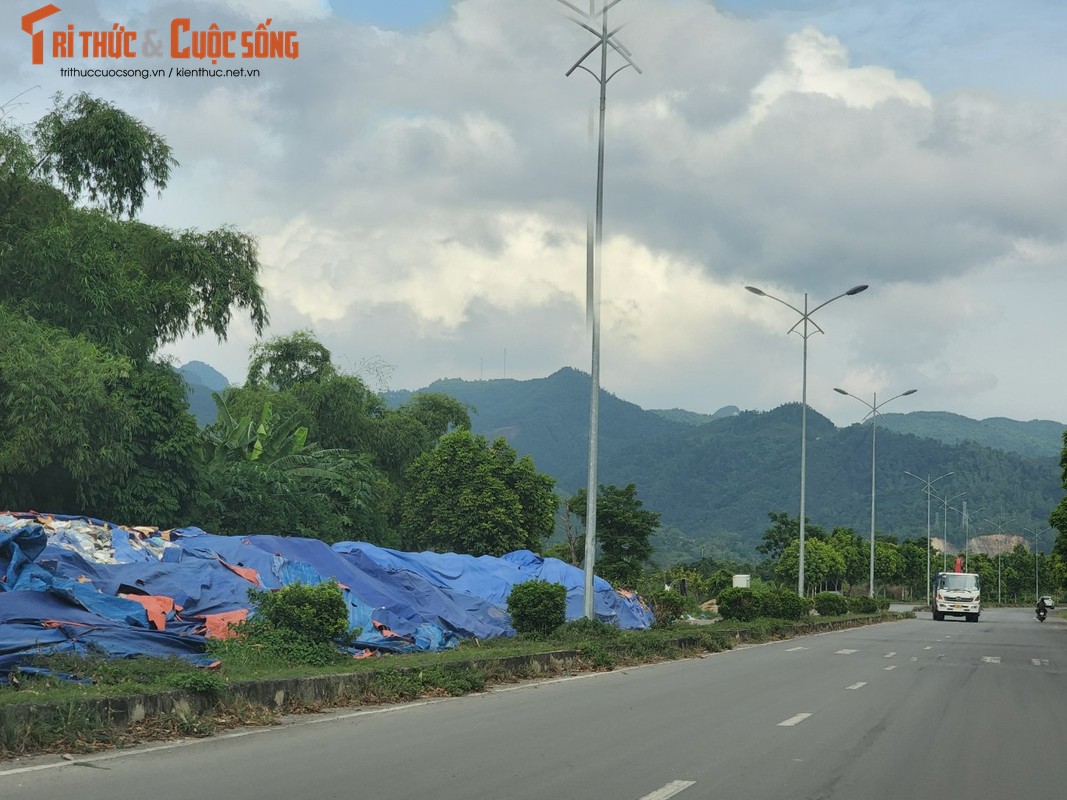 Hoa Binh: Bai rac khong lo “nhan chim” duong Truong Han Sieu