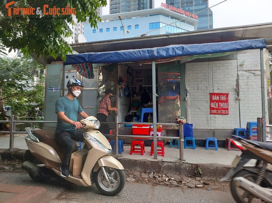 Ha Noi: Via he duong Nguyen Hoang bi lan chiem, hu hong nang-Hinh-13