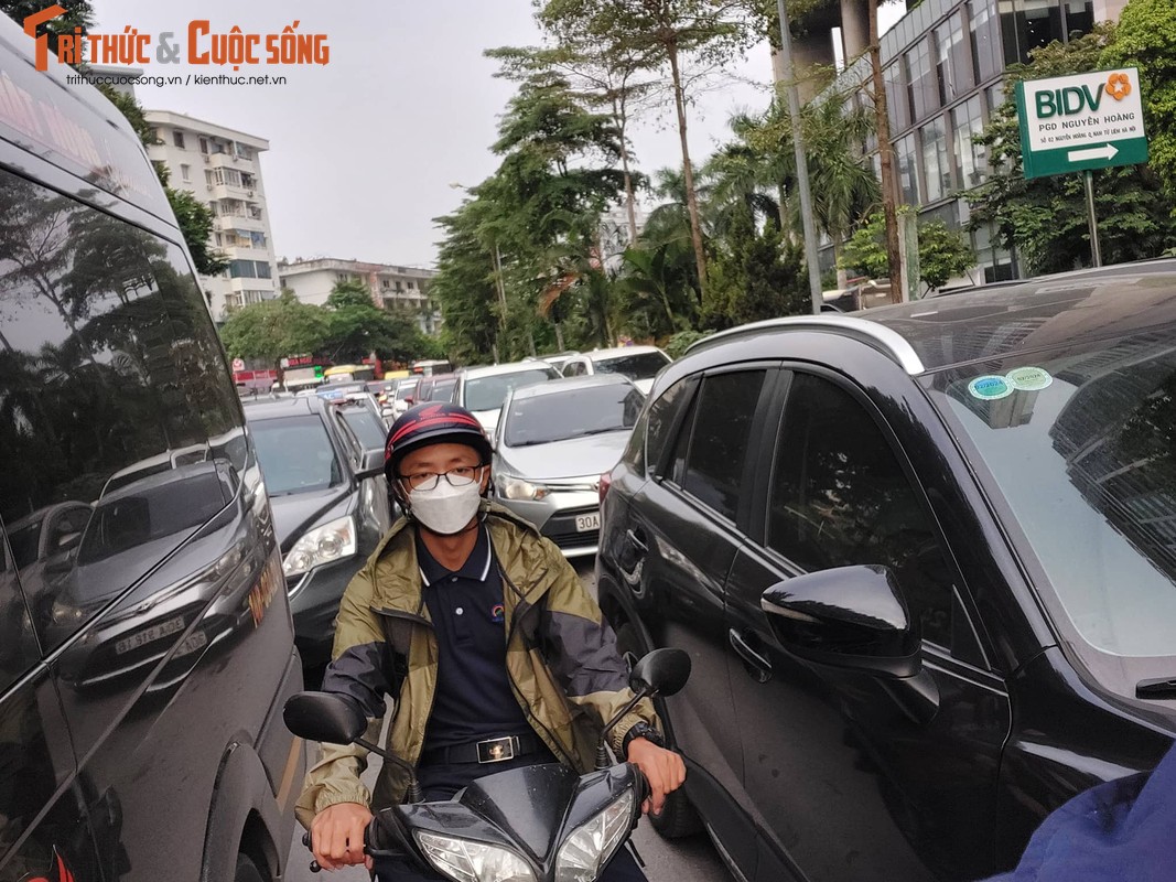 Ha Noi: Via he duong Nguyen Hoang bi lan chiem, hu hong nang-Hinh-3