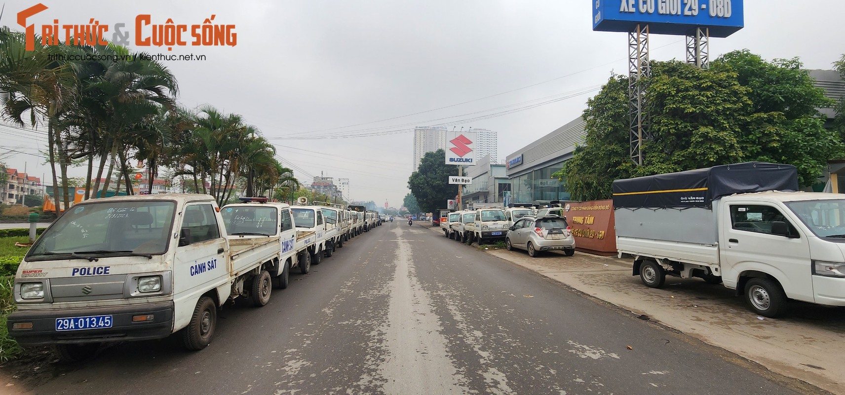 Ha Noi: Hang dai xe cong an hu hong nam cho sua chua-Hinh-4