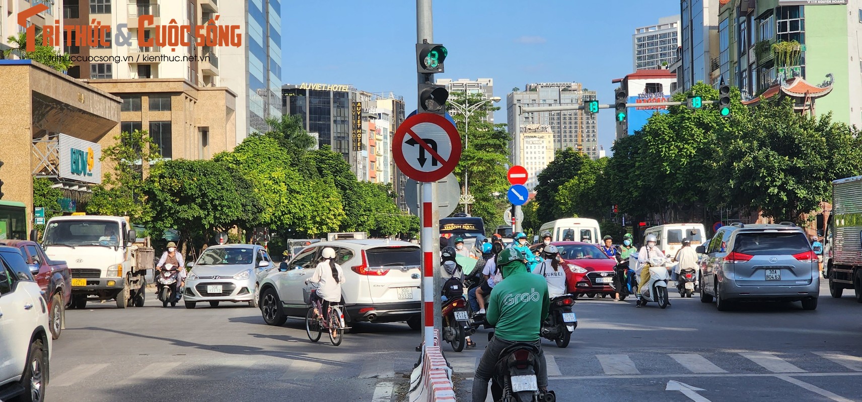 Ha Noi: Bat on giao thong tren tuyen duong Le Duc Tho - Nguyen Hoang-Hinh-3