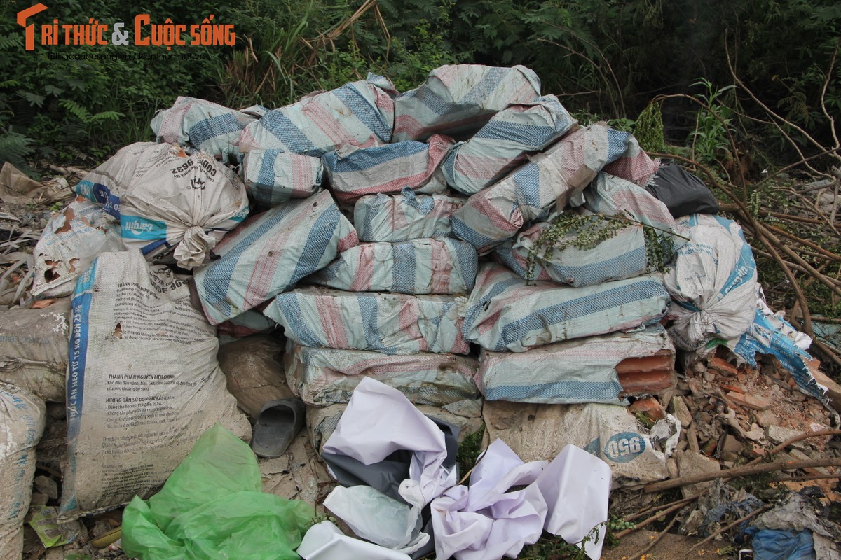 View - 	Tràn lan rác thải ô nhiễm vùng ven đô Hà Nội