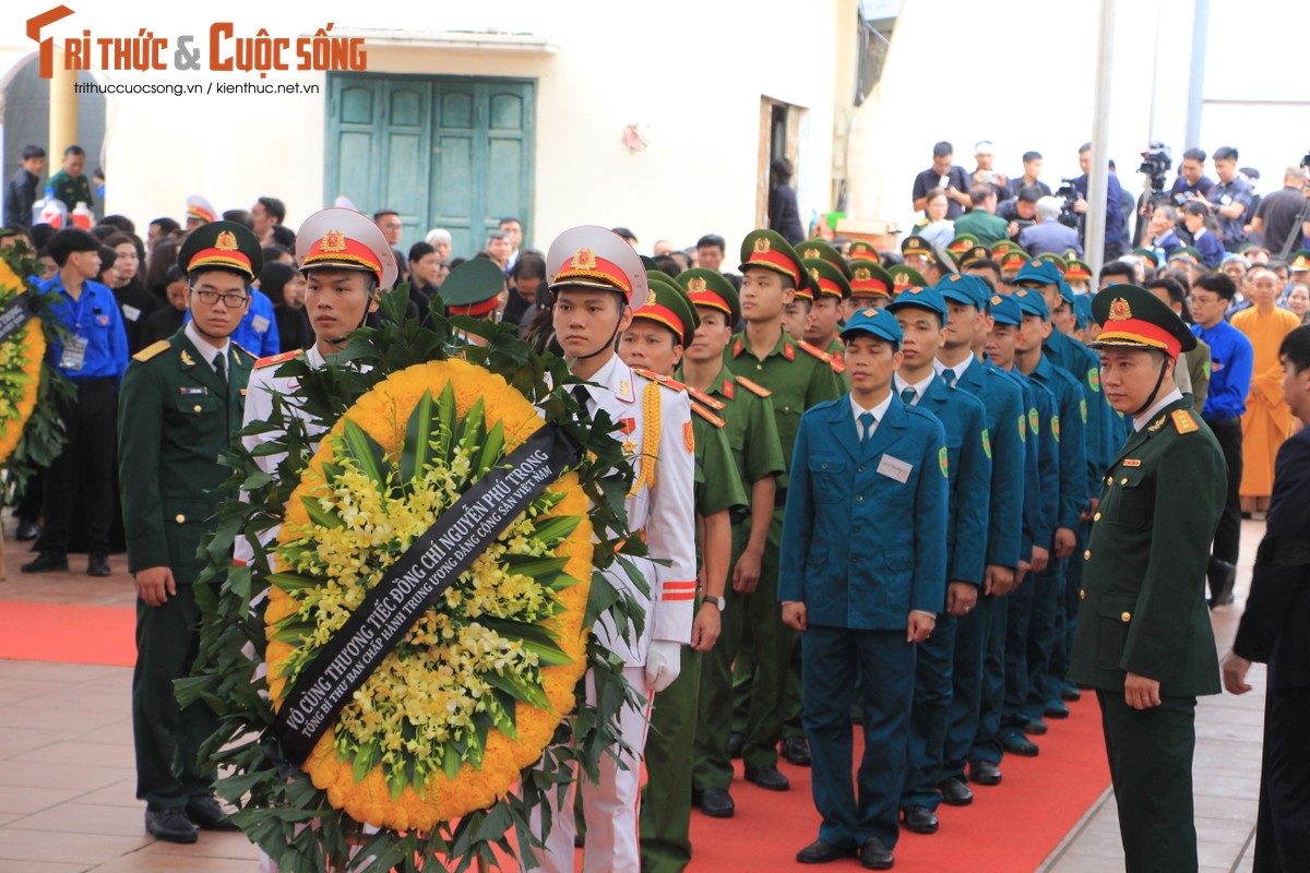 Hang dai Nhan dan xep hang vieng Tong Bi thu Nguyen Phu Trong o que nha-Hinh-12