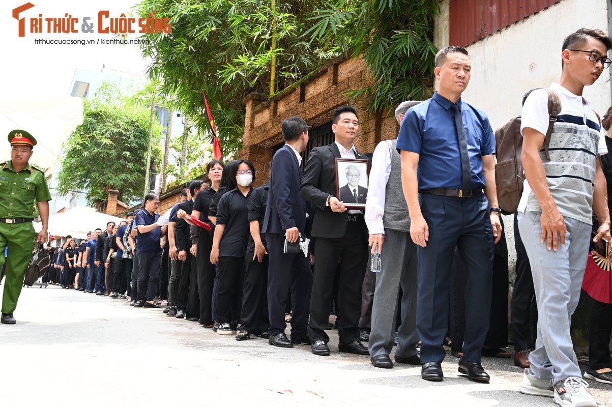 Hang dai Nhan dan xep hang vieng Tong Bi thu Nguyen Phu Trong o que nha