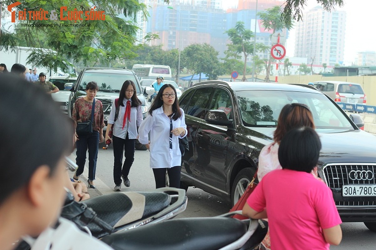 Anh: Thi sinh hoi hop truoc thi vao lop 10 o Ha Noi