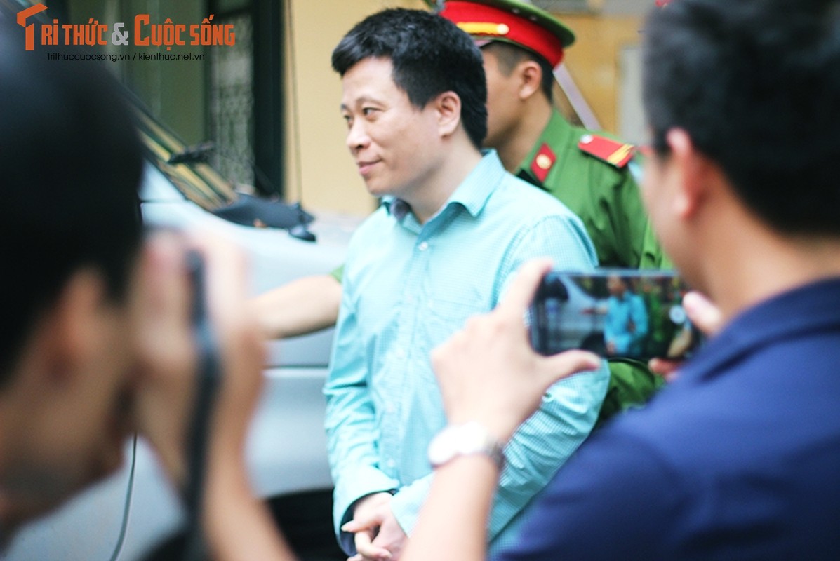 Anh: Ha Van Tham mim cuoi, Nguyen Xuan Son hoc hac sau ban an-Hinh-4