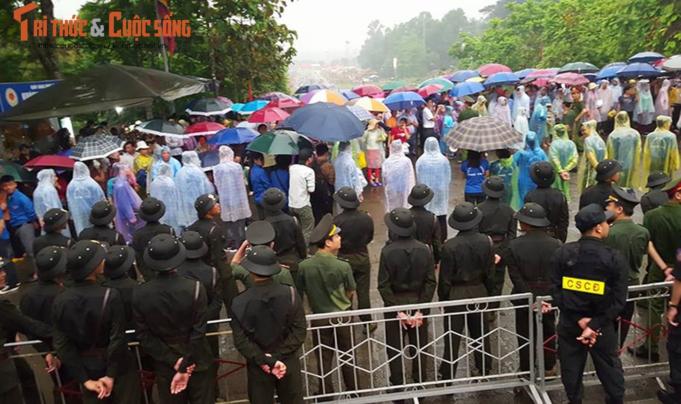 Thu tuong Nguyen Xuan Phuc doi mua dang huong tai Gio To Hung Vuong-Hinh-13