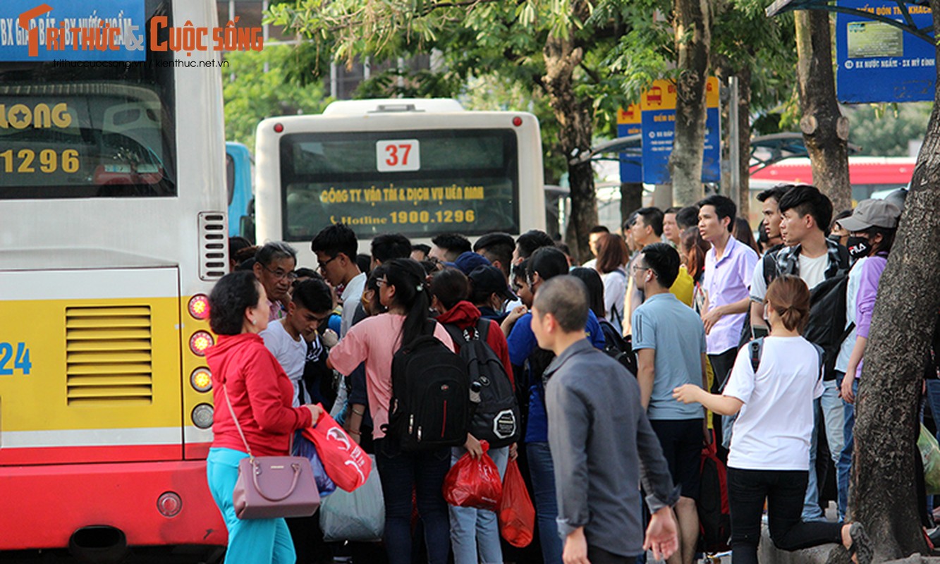 Anh: Choang canh un tac khung khiep ben xe, san bay Ha Noi, TPHCM-Hinh-7