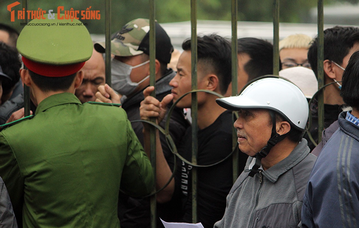 Chui rao, leo tuong vao VFF doi mua ve tran Viet Nam - Malaysia-Hinh-15