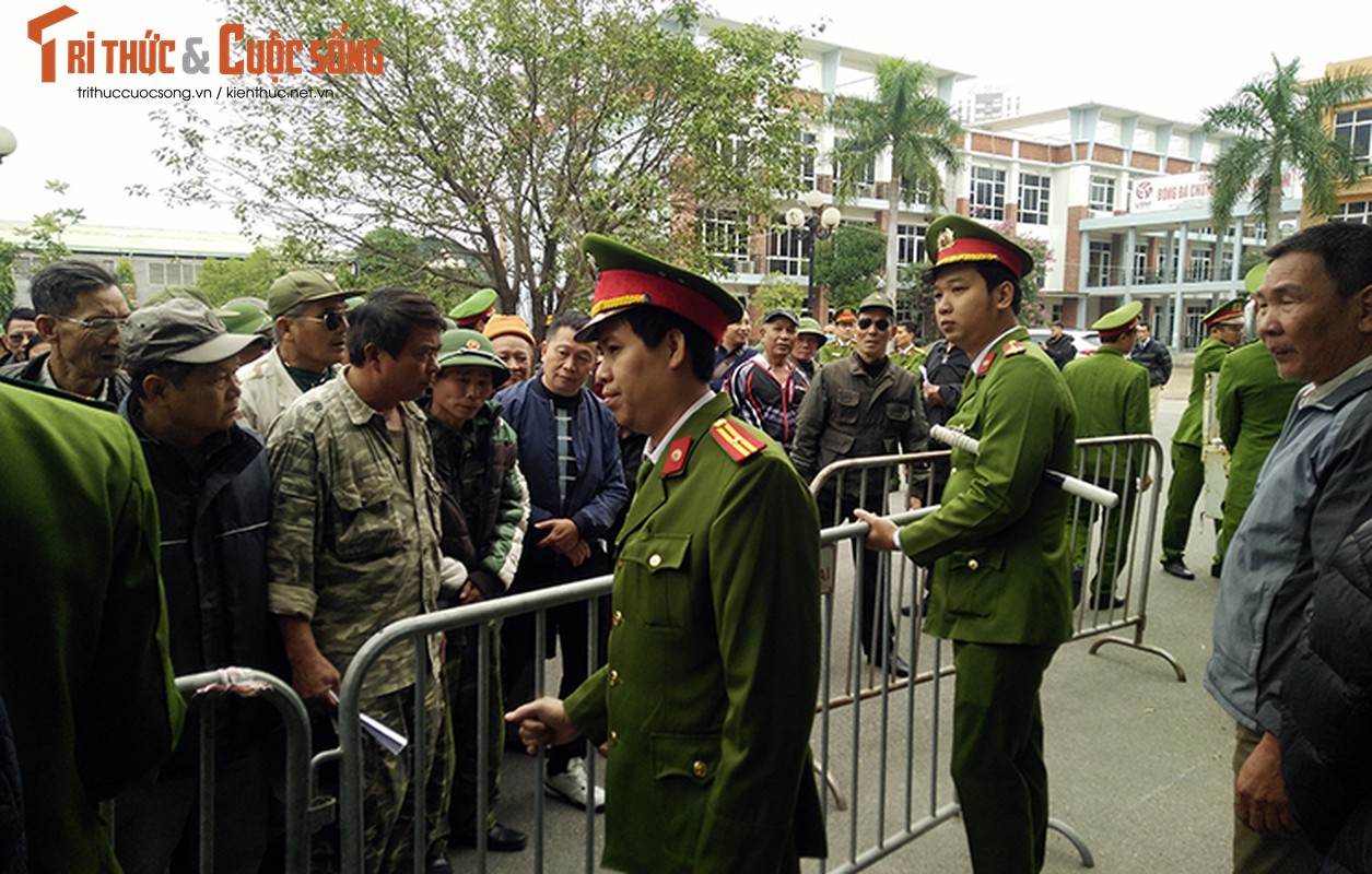 Chui rao, leo tuong vao VFF doi mua ve tran Viet Nam - Malaysia-Hinh-9