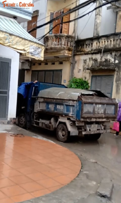 Ha Noi: Cuoc song dao lon vi xe tai 