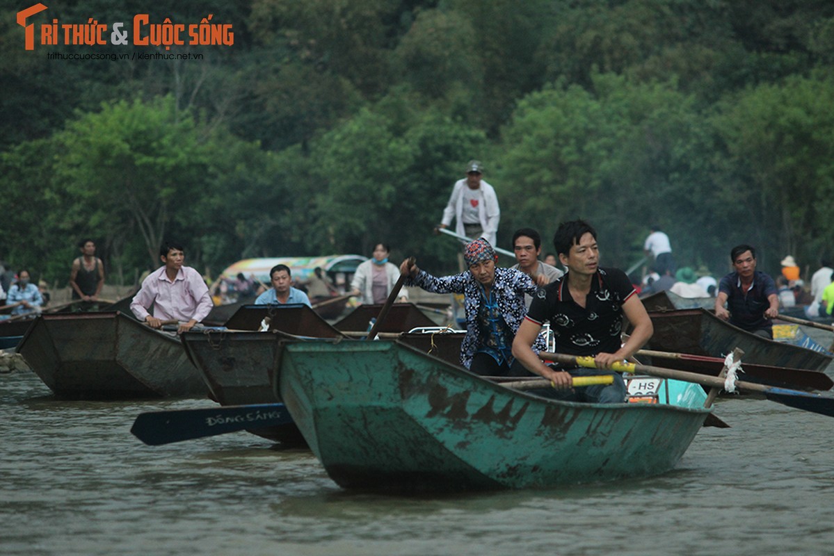 Tray hoi chua Huong: Phan cam du khach sat phat nhau tren suoi Yen-Hinh-2