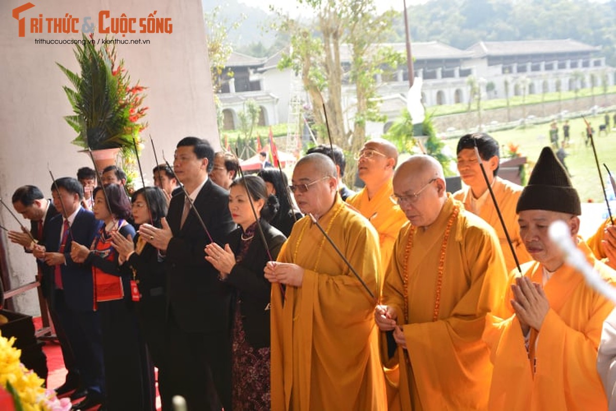 Dac sac, hoanh trang ngay khai hoi xuan Yen Tu 2019-Hinh-3