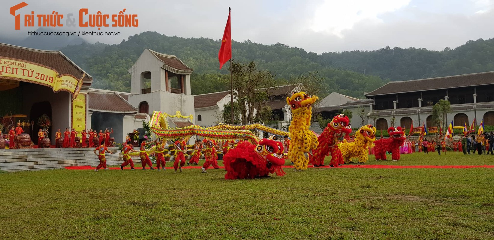 Dac sac, hoanh trang ngay khai hoi xuan Yen Tu 2019-Hinh-12