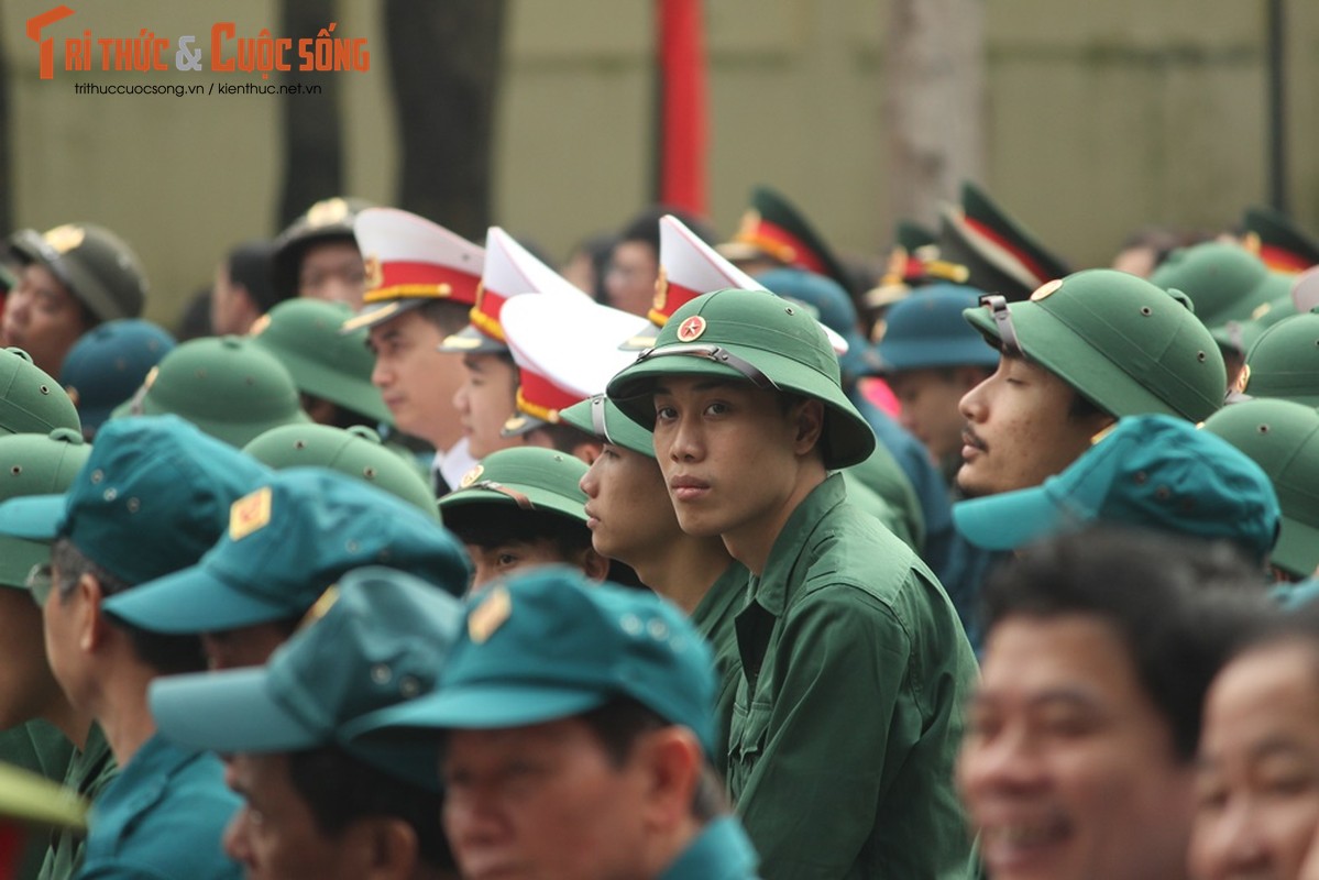 Khoanh khac nguoi than bin rin tien tan binh nhap ngu o Ha Noi-Hinh-2